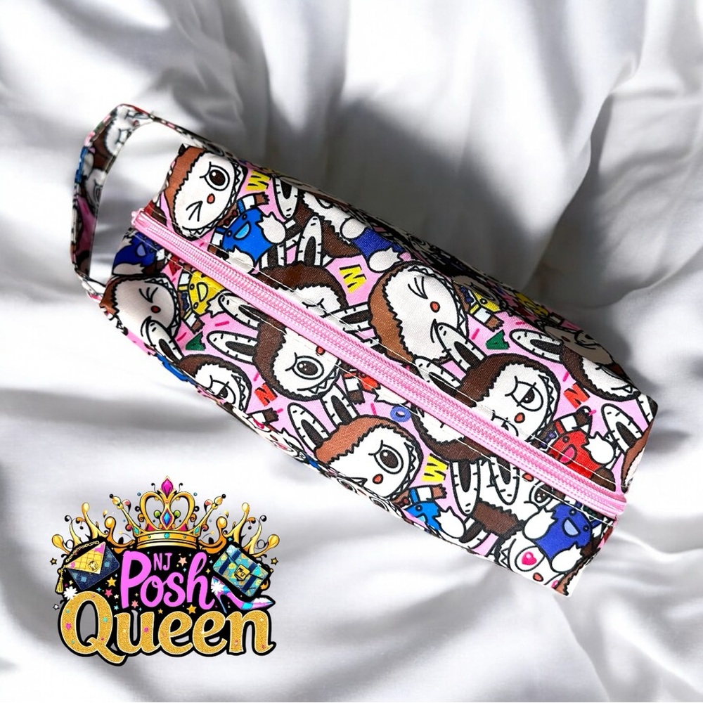 THE MONSTERS - LABUBU PINK MULTI Cosmetic Travel Bag - Picture 2 of 6